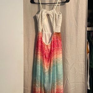 Maxi dress. Open back